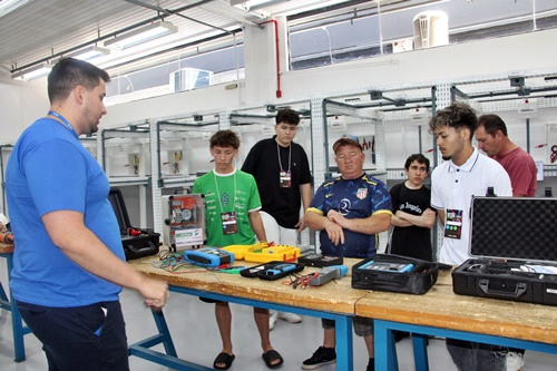 Arena SENAI aproxima jovens do ensino técnico gratuito